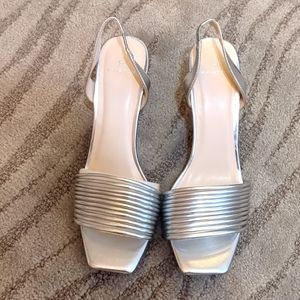 Halston Silver women's slingback kitten heel sandals size 8